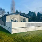 Bridgeview Lodge With Hot Tub
