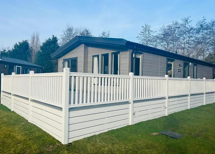 Bridgeview Lodge With Hot Tub